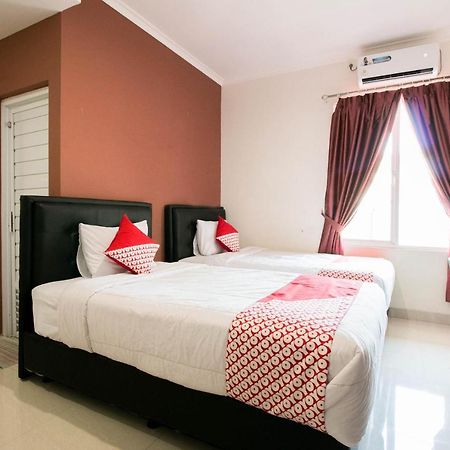 Oyo 1975 Bale Ikite Hotel Makassar Buitenkant foto